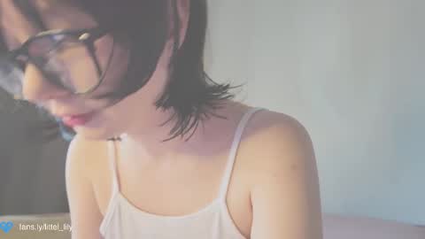 Snapshot of virgiin_lily chatting on 11, 9, 2025  Lily  online show from 11, 9, 2025