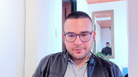 Vito Ferrer online show from 1, 3, 2025