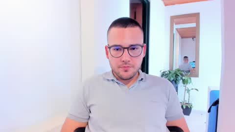 Vito Ferrer online show from 1, 3, 2025