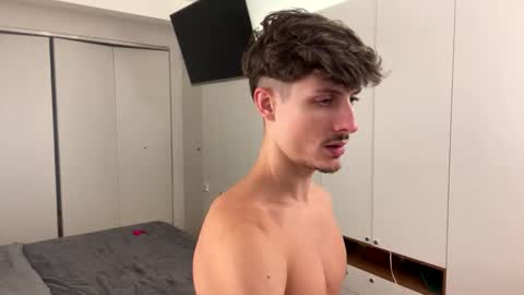 Snapshot of vitoraugustoxxx chatting on 17, 12, 2025 vitoraugustoxxx online show from 17, 12, 2025