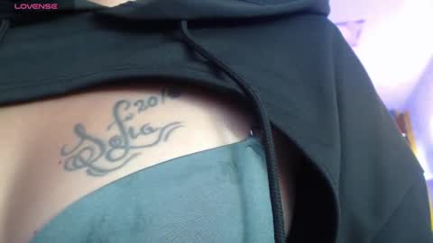 Snapshot of vitoria23_ chatting on 11, 3, 2025 victoria 3 online show from 11, 3, 2025