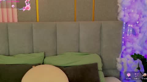 vivi_west online show from 4, 7, 2026