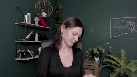 Vivian online show from 9, 2, 2026