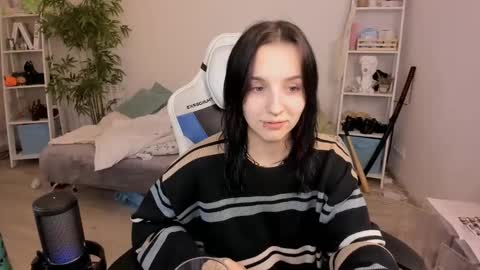 Snapshot of vivian_qwerty chatting on 20, 12, 2024 vivian_qwerty online show from 20, 12, 2024