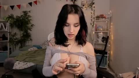 Snapshot of vivian_qwerty chatting on 23, 12, 2024 vivian_qwerty online show from 23, 12, 2024