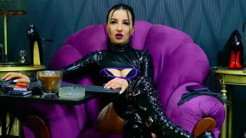 Vivian Reeve online show from 10, 4, 2026