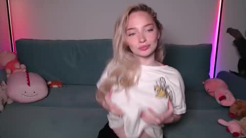 Snapshot of vivianwinters chatting on 28, 11, 2025 vivianwinters online show from 28, 11, 2025