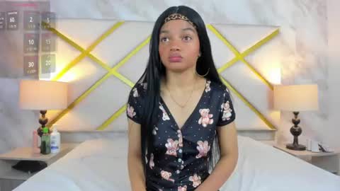 Snapshot of vivieneluxe chatting on 15, 6, 2026 Viviene online show from 15, 6, 2026