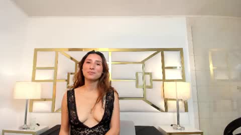Snapshot of vivieneluxe chatting on 15, 7, 2026 Viviene online show from 15, 7, 2026