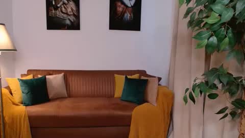 Vivienne online show from 31, 3, 2026