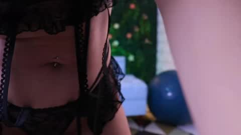 Snapshot of vixeninner chatting on 17, 4, 2026 Vixen Inner online show from 17, 4, 2026