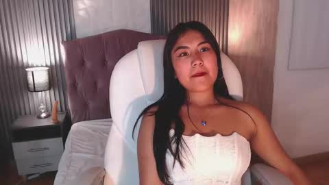 Snapshot of vixennilo chatting on 8, 10, 2025 Vi online show from 8, 10, 2025