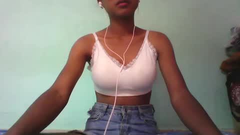 Snapshot of vounialdy chatting on 21, 1, 2025 vounialdy online show from 21, 1, 2025