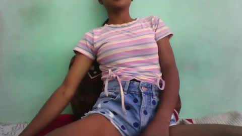 Snapshot of vounialdy chatting on 8, 3, 2025 vounialdy online show from 8, 3, 2025