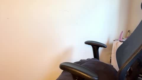 Snapshot of vvikki696996 chatting on 12, 12, 2024  Vikki y Valeria  online show from 12, 12, 2024