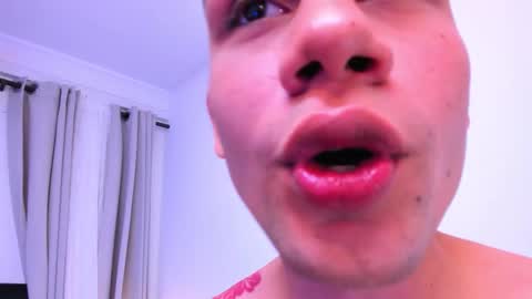 Sofia  Thiago online show from 15, 10, 2025