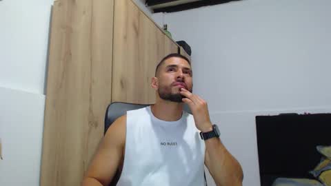 Snapshot of walter_brownn01 chatting on 4, 11, 2025 WALTER BROWN online show from 4, 11, 2025