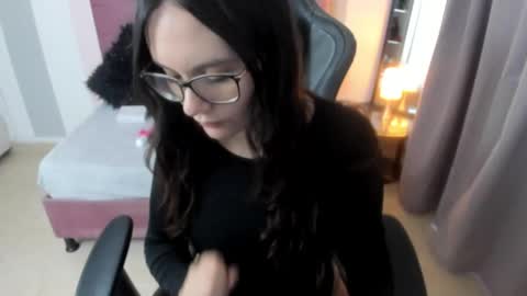 Snapshot of wanda_sg chatting on 20, 10, 2025 Alexandra online show from 20, 10, 2025