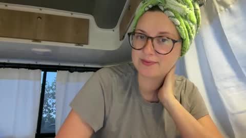 Snapshot of wanderlustjade chatting on 2, 2, 2025 Jade  Adonis online show from 2, 2, 2025