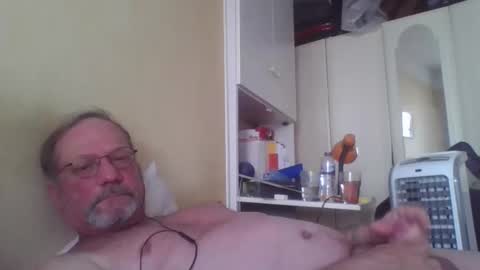 Snapshot of wanky357 chatting on 17, 9, 2025 Tibo Love online show from 17, 9, 2025