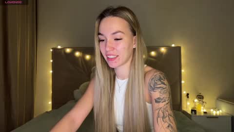 Snapshot of watergirl_ chatting on 20, 1, 2025 Im saving up for a new car help me online show from 20, 1, 2025