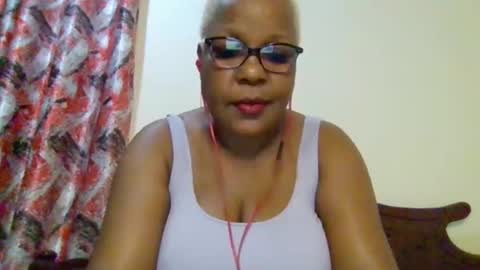 Snapshot of weaverbird25 chatting on 23, 2, 2026 weaverbird25 online show from 23, 2, 2026