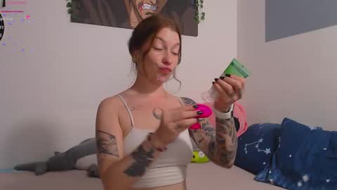 Snapshot of weed_princesss chatting on 14, 9, 2025 moon online show from 14, 9, 2025