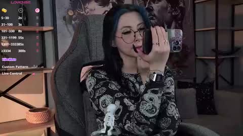 little girl who is always rightLisa online show from 25, 11, 2025