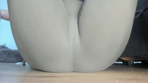 wet_pants2022 online show from 19, 5, 2026
