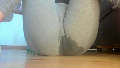 Snapshot of wet_pants2022 chatting on 6, 7, 2026 wet_pants2022 online show from 6, 7, 2026