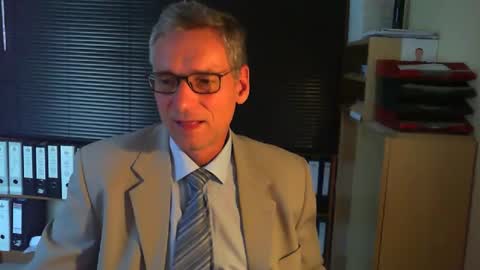 Snapshot of wetsuitedman chatting on 18, 9, 2025 Franz online show from 18, 9, 2025