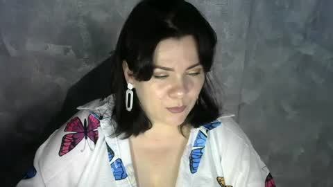 white__queen_ online show from 13, 7, 2026