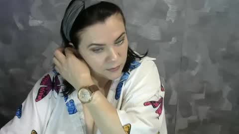 white__queen_ online show from 21, 7, 2026
