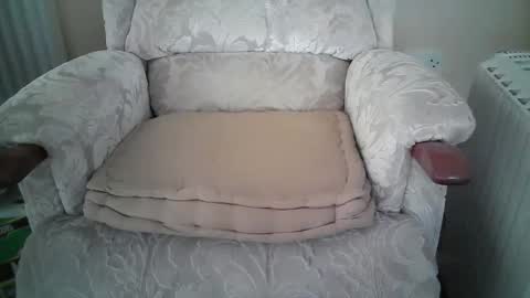 whitebriefs009 online show from 17, 10, 2025