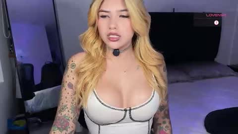 Snapshot of whites_emma chatting on 26, 9, 2025 EMMA online show from 26, 9, 2025