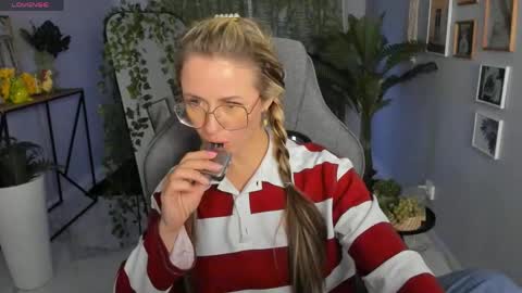 whitneypunnch online show from 17, 4, 2026