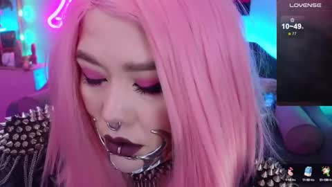 Laura  online show from 11, 12, 2024