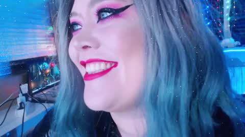 Laura  online show from 13, 1, 2025