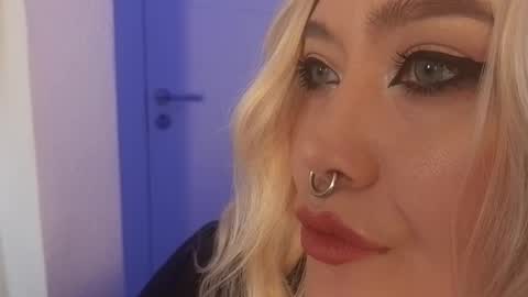 Laura  online show from 17, 10, 2025