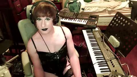 Countess of Hotdogs online show from 12, 1, 2026