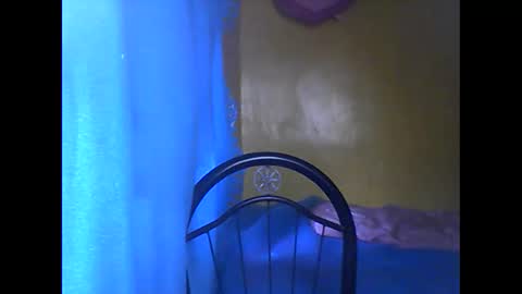 wild_sunflower11 online show from 23, 9, 2025