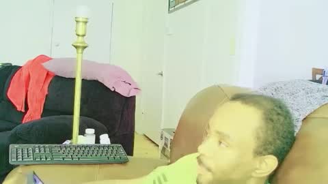 Snapshot of willie0201 chatting on 22, 12, 2025 YaBoyTJ online show from 22, 12, 2025