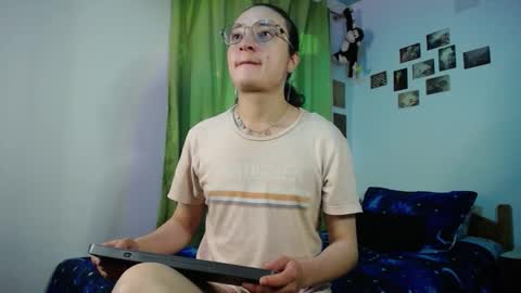 Snapshot of willmonkey chatting on 26, 10, 2025 willmonkey online show from 26, 10, 2025