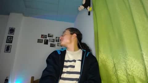 Snapshot of willmonkey chatting on 26, 11, 2025 willmonkey online show from 26, 11, 2025