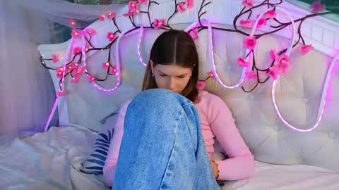 Snapshot of wilmajonson chatting on 13, 3, 2026 Vicki3 online show from 13, 3, 2026