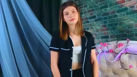 Snapshot of wilmajonson chatting on 27, 3, 2026 Vicki3 online show from 27, 3, 2026