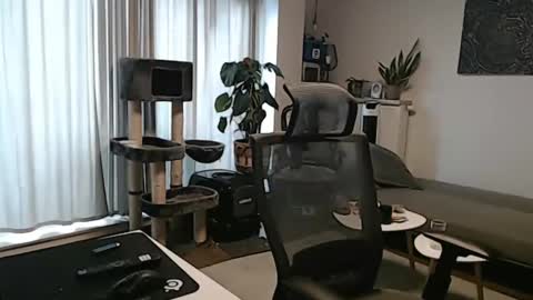 Snapshot of winnydepooh chatting on 4, 1, 2025 cream36 online show from 4, 1, 2025