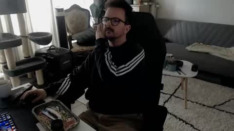 Snapshot of winnydepooh chatting on 13, 10, 2025 cream36 online show from 13, 10, 2025