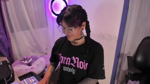     Luna Violeta  A r t i s t  online show from 20, 1, 2025