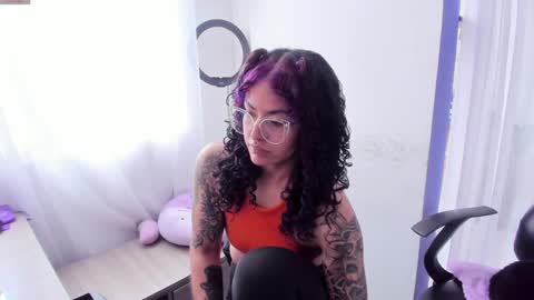     Luna Violeta  A r t i s t  online show from 30, 1, 2025